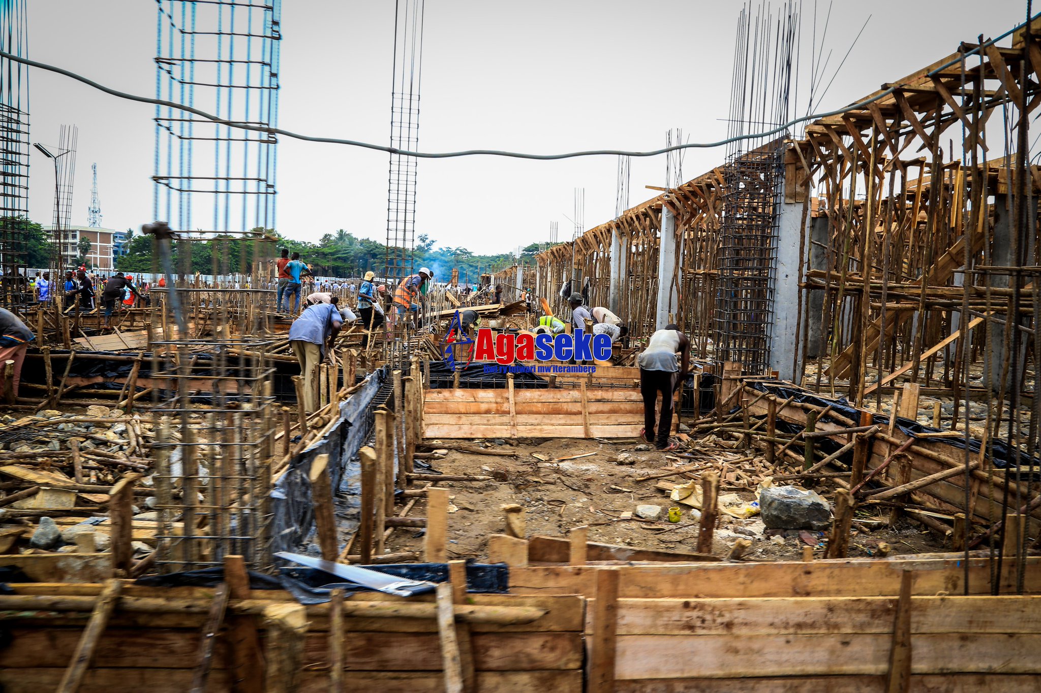 Photo du stade Intwari en cours de construction